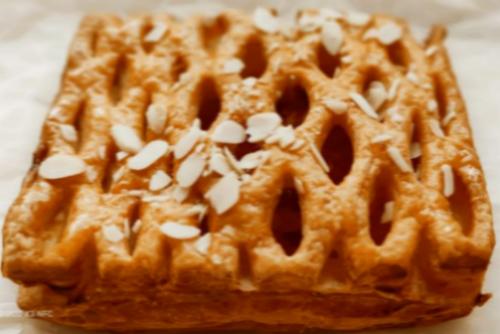 Слойка Французская с абрикосом  (90 г)