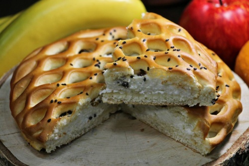 Пирог с творогом и изюмом  (920 г)