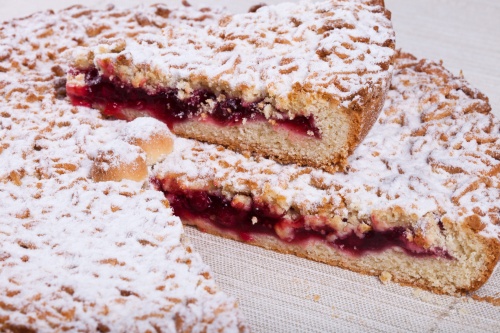 Пирог песочный с клубникой  (1000 г)